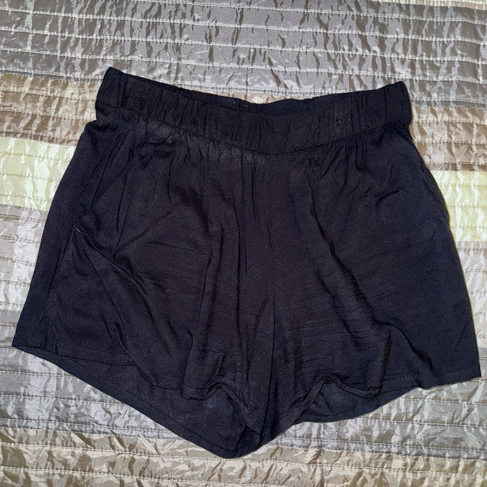 H&M Divided black lightweight shorts with pockets